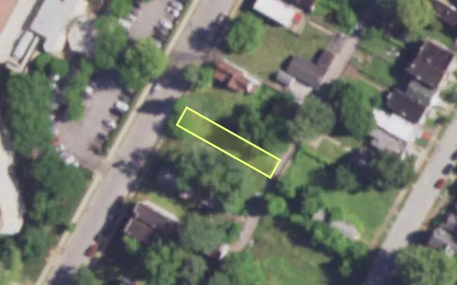 Aerial view of 2524 WHITTIER ST — vacant lot, St. Louis with approximate parcel outline
