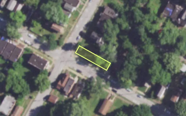 Aerial view of 4200 CLAY AV — vacant lot, St. Louis with approximate parcel outline