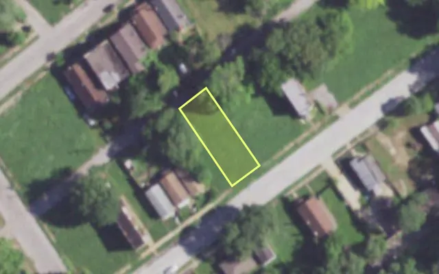 Aerial view of 2039 DESOTO AV — vacant lot, St. Louis with approximate parcel outline