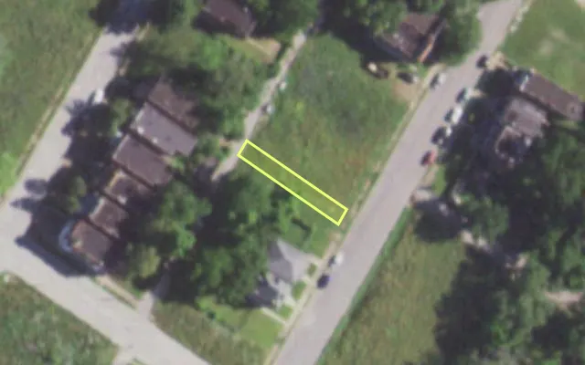Aerial view of 1373 ARLINGTON AV — vacant lot, St. Louis with approximate parcel outline