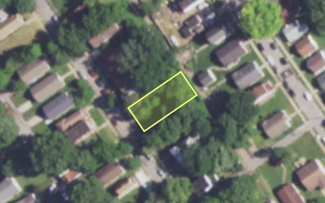 Aerial view of 4931 ASHBY AV — vacant lot, St. Louis with approximate parcel outline