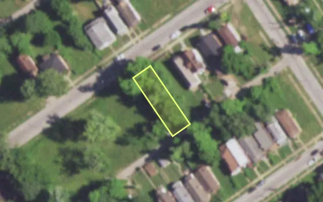 Aerial view of 5464 THRUSH AV — vacant lot, St. Louis with approximate parcel outline