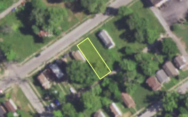 Aerial view of 5518 THRUSH AV — vacant lot, St. Louis with approximate parcel outline