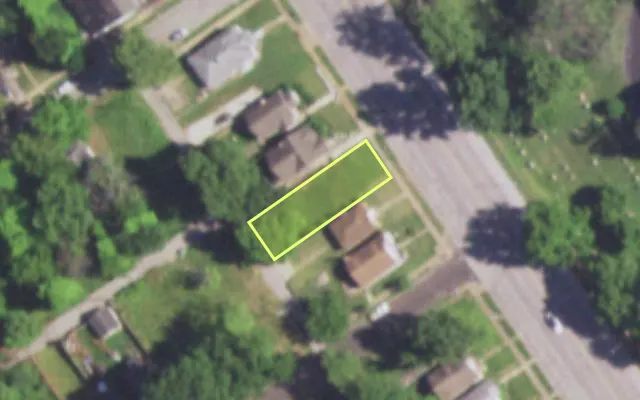 Aerial view of 5442 W FLORISSANT AV — vacant lot, St. Louis with approximate parcel outline