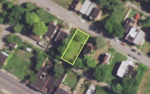Aerial view of 4588 ALDINE AV — vacant lot, St. Louis with approximate parcel outline