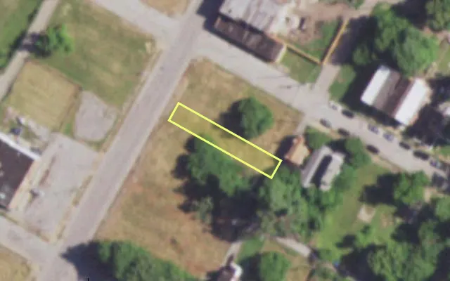 Aerial view of 2520 N TAYLOR AV — vacant lot, St. Louis with approximate parcel outline