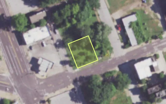 Aerial view of 1439 ST LOUIS AV — vacant lot, St. Louis with approximate parcel outline