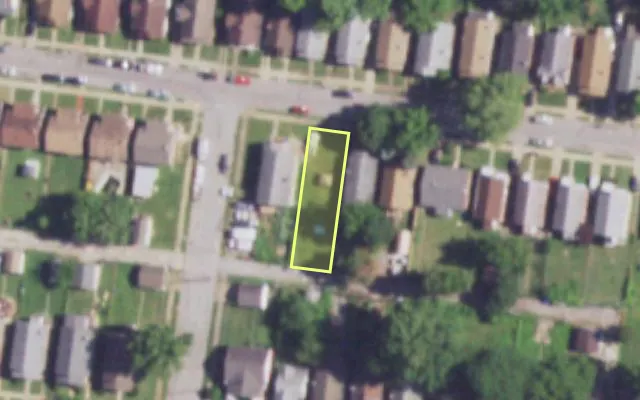 Aerial view of 890 WALL ST — vacant lot, St. Louis with approximate parcel outline