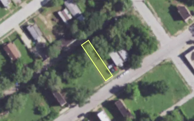 Aerial view of 2017 E PRAIRIE AV — vacant lot, St. Louis with approximate parcel outline