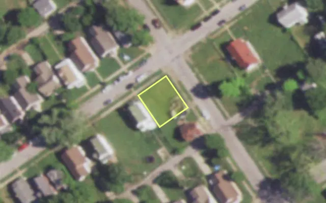 Aerial view of 5556 PRANGE AV — vacant lot, St. Louis with approximate parcel outline