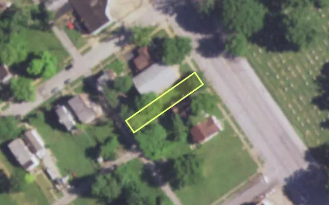 Aerial view of 5618 W FLORISSANT AV — vacant lot, St. Louis with approximate parcel outline
