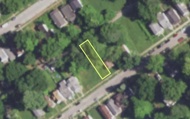 Aerial view of 5235 DAVISON AV — vacant lot, St. Louis with approximate parcel outline