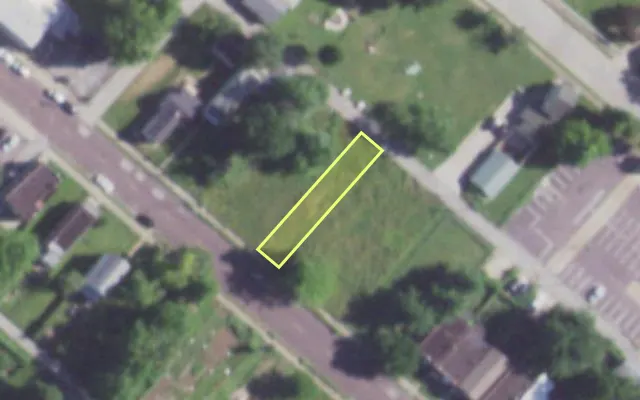 Aerial view of 533 DAVIS ST — vacant lot, St. Louis with approximate parcel outline