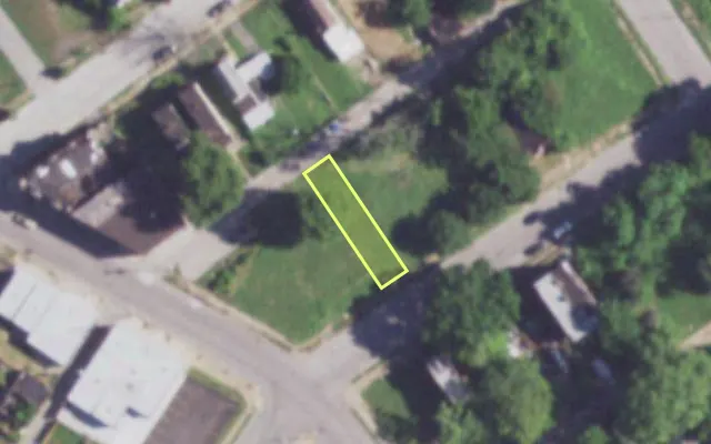 Aerial view of 2127 E PRAIRIE AV — vacant lot, St. Louis with approximate parcel outline