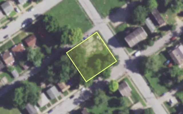 Aerial view of 4805 BLAIR AV — vacant lot, St. Louis with approximate parcel outline
