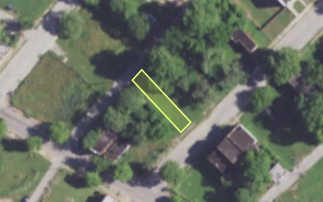 Aerial view of 2227 E COLLEGE AV — vacant lot, St. Louis with approximate parcel outline
