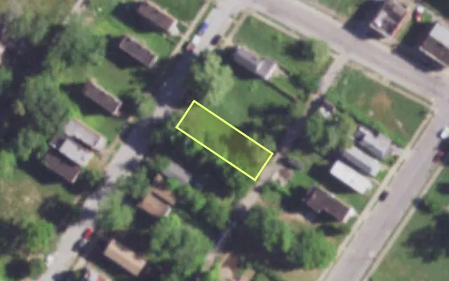 Aerial view of 4246 DESOTO AV — vacant lot, St. Louis with approximate parcel outline