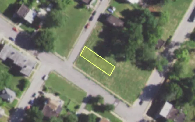 Aerial view of 1456 SHAWMUT PL — vacant lot, St. Louis with approximate parcel outline