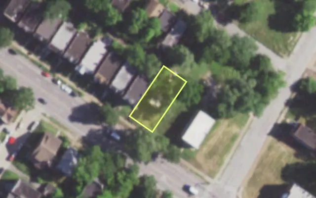 Aerial view of 5917 PAGE BLVD — vacant lot, St. Louis with approximate parcel outline