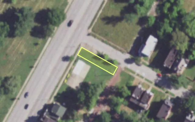 Aerial view of 3824 N GRAND BLVD — vacant lot, St. Louis with approximate parcel outline