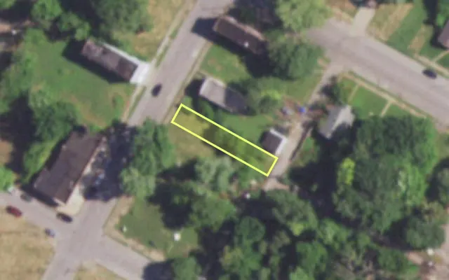 Aerial view of 2716 N TAYLOR AV — vacant lot, St. Louis with approximate parcel outline