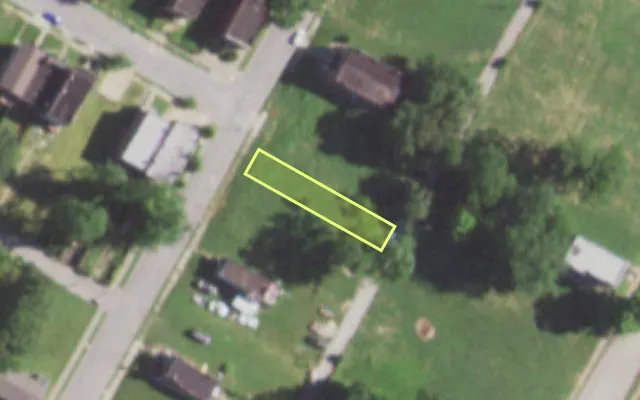 Aerial view of 1932 CLARA AV — vacant lot, St. Louis with approximate parcel outline