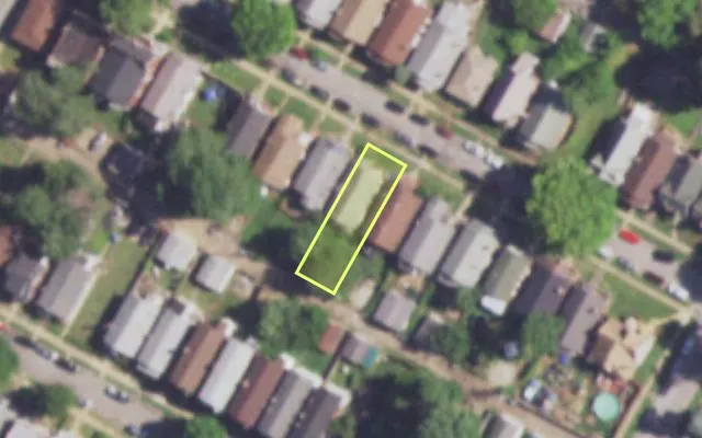Aerial view of 4650 KOSSUTH AV — vacant lot, St. Louis with approximate parcel outline
