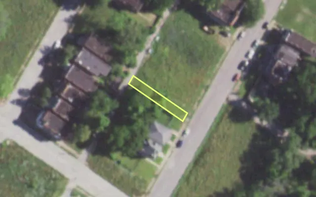 Aerial view of 1371 ARLINGTON AV — vacant lot, St. Louis with approximate parcel outline