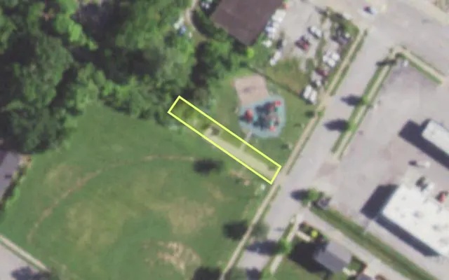 Aerial view of 1479 CLARA AV — vacant lot, St. Louis with approximate parcel outline