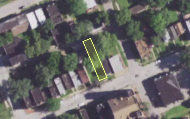 Aerial view of 1907 NEWHOUSE AV — vacant lot, St. Louis with approximate parcel outline