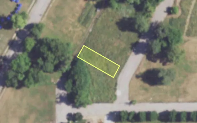 Aerial view of 1807 LAFLIN ST — vacant lot, St. Louis with approximate parcel outline