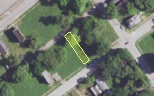Aerial view of 2011 DESOTO AV — vacant lot, St. Louis with approximate parcel outline
