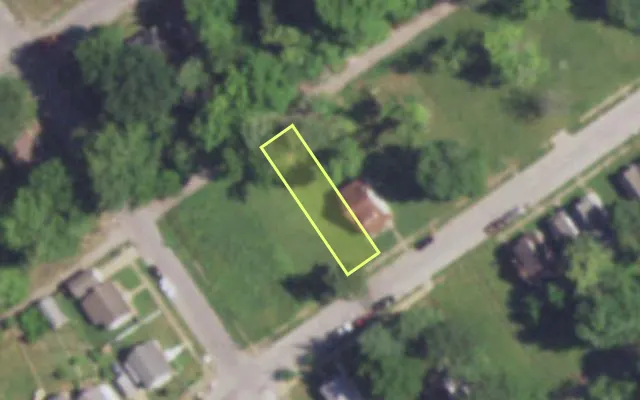 Aerial view of 5215 WREN AV — vacant lot, St. Louis with approximate parcel outline