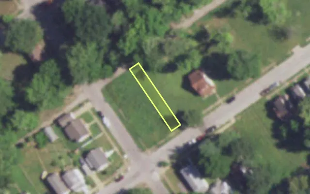 Aerial view of 5203 WREN AV — vacant lot, St. Louis with approximate parcel outline