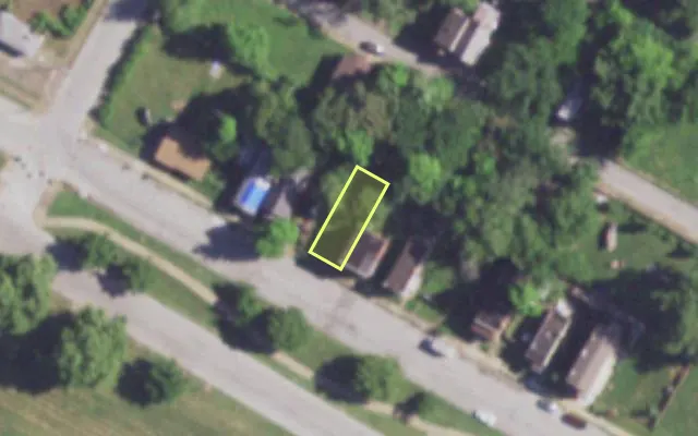 Aerial view of 3933 KOSSUTH AV — vacant lot, St. Louis with approximate parcel outline