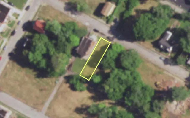 Aerial view of 4592 NORTH MARKET ST — vacant lot, St. Louis with approximate parcel outline