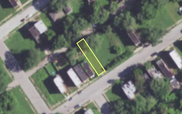 Aerial view of 2045 E PRAIRIE AV — vacant lot, St. Louis with approximate parcel outline
