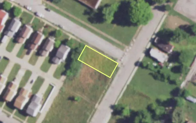 Aerial view of 1925 WHITTIER ST — vacant lot, St. Louis with approximate parcel outline