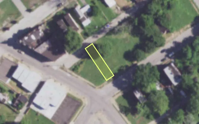 Aerial view of 2131 E PRAIRIE AV — vacant lot, St. Louis with approximate parcel outline