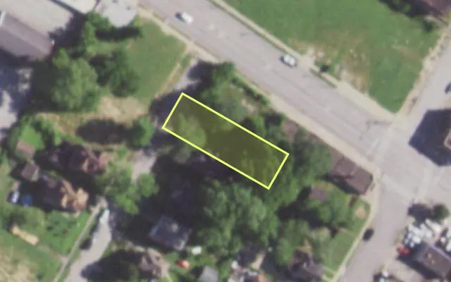Aerial view of 1492 STEWART PL — vacant lot, St. Louis with approximate parcel outline