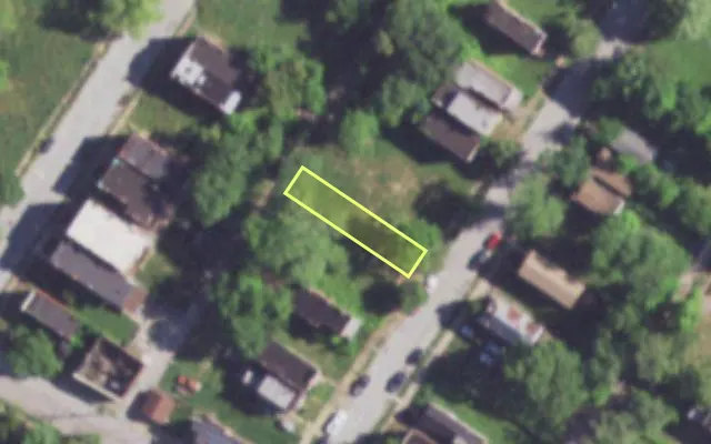 Aerial view of 4221 DESOTO AV — vacant lot, St. Louis with approximate parcel outline
