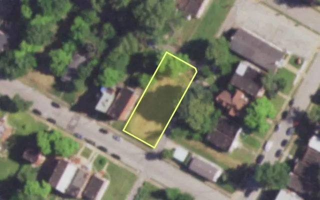 Aerial view of 4517 LABADIE AV — vacant lot, St. Louis with approximate parcel outline