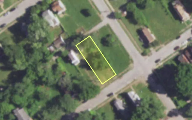 Aerial view of 5471 WREN AV — vacant lot, St. Louis with approximate parcel outline