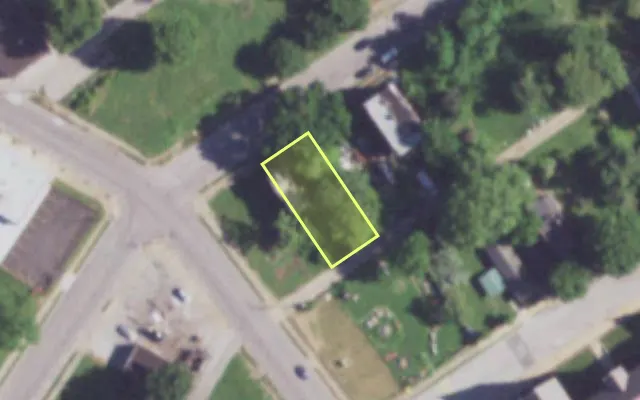 Aerial view of 2144 E PRAIRIE AV — vacant lot, St. Louis with approximate parcel outline