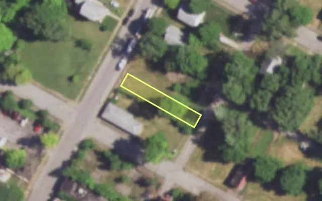 Aerial view of 2408 N TAYLOR AV — vacant lot, St. Louis with approximate parcel outline