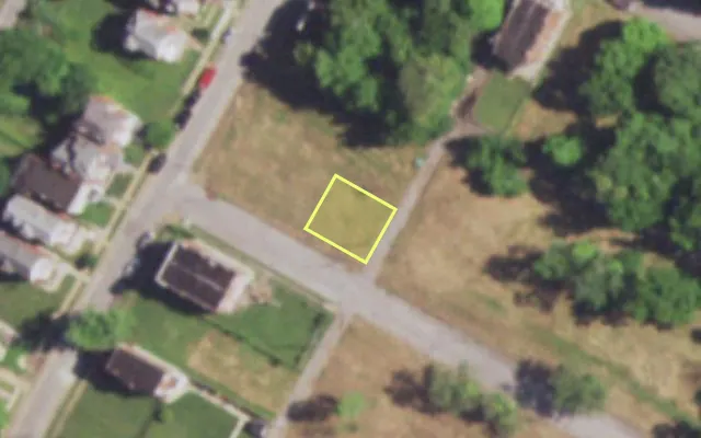 Aerial view of 4595 GARFIELD AV — vacant lot, St. Louis with approximate parcel outline