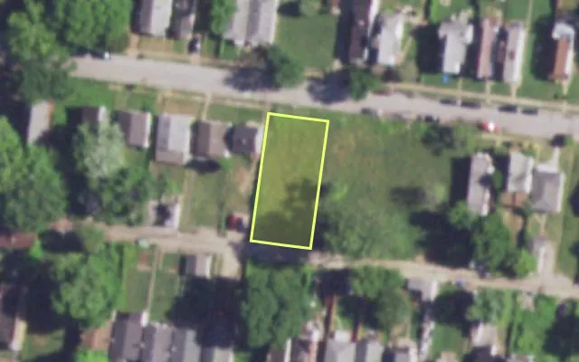 Aerial view of 952 ELIAS AV — vacant lot, St. Louis with approximate parcel outline