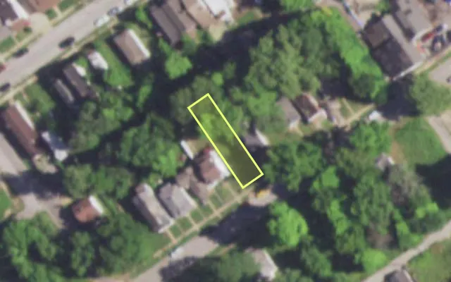 Aerial view of 5521 DAVISON AV — vacant lot, St. Louis with approximate parcel outline