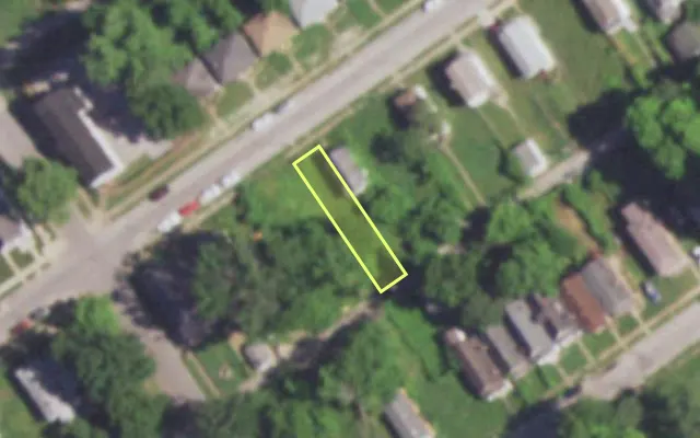 Aerial view of 5214 THRUSH AV — vacant lot, St. Louis with approximate parcel outline