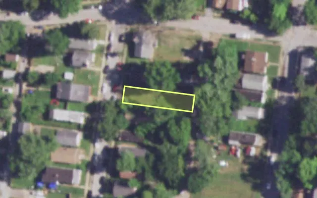 Aerial view of 8948 EDNA ST — vacant lot, St. Louis with approximate parcel outline